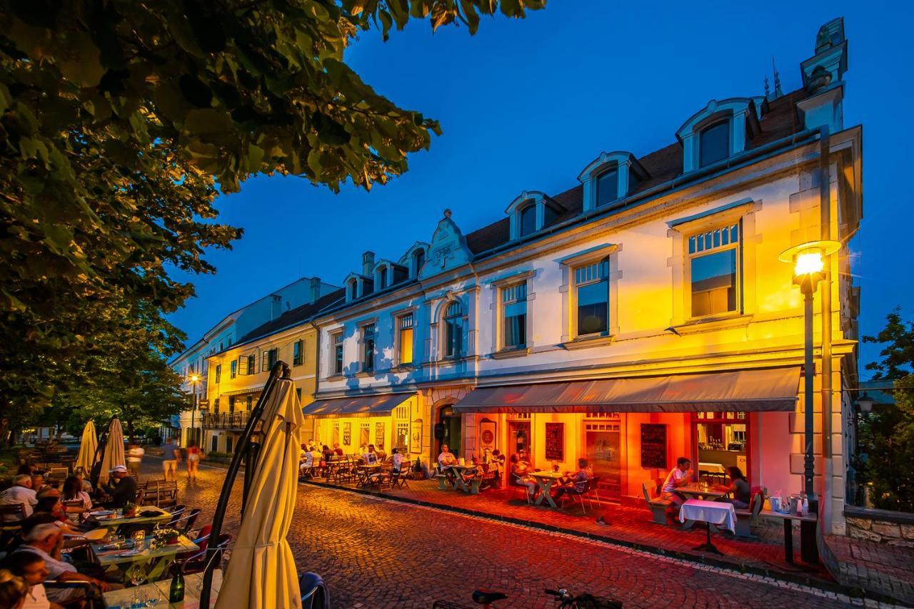 Kedves Vendeghaz Bed & Breakfast Balatonfured Exterior photo