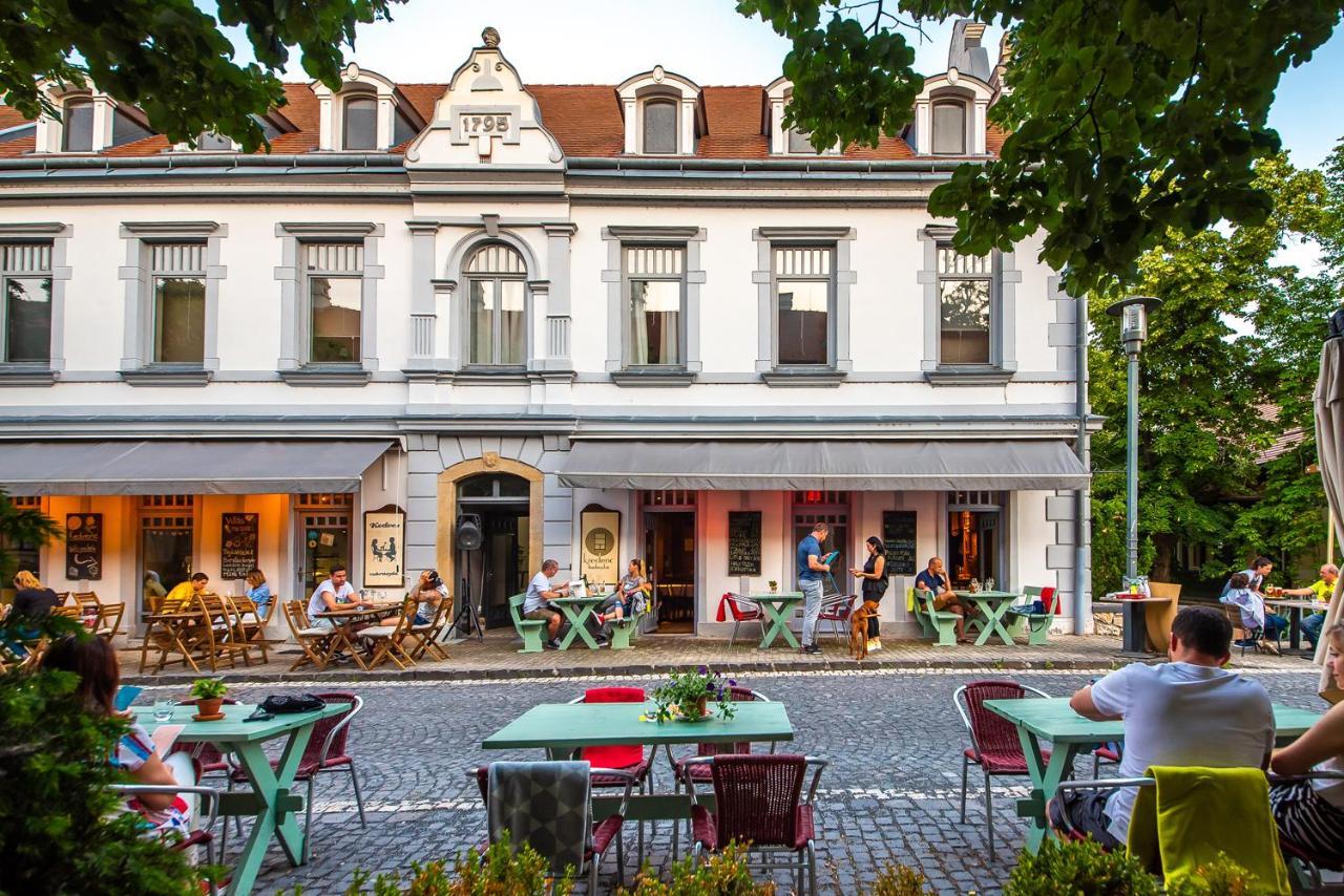Kedves Vendeghaz Bed & Breakfast Balatonfured Exterior photo