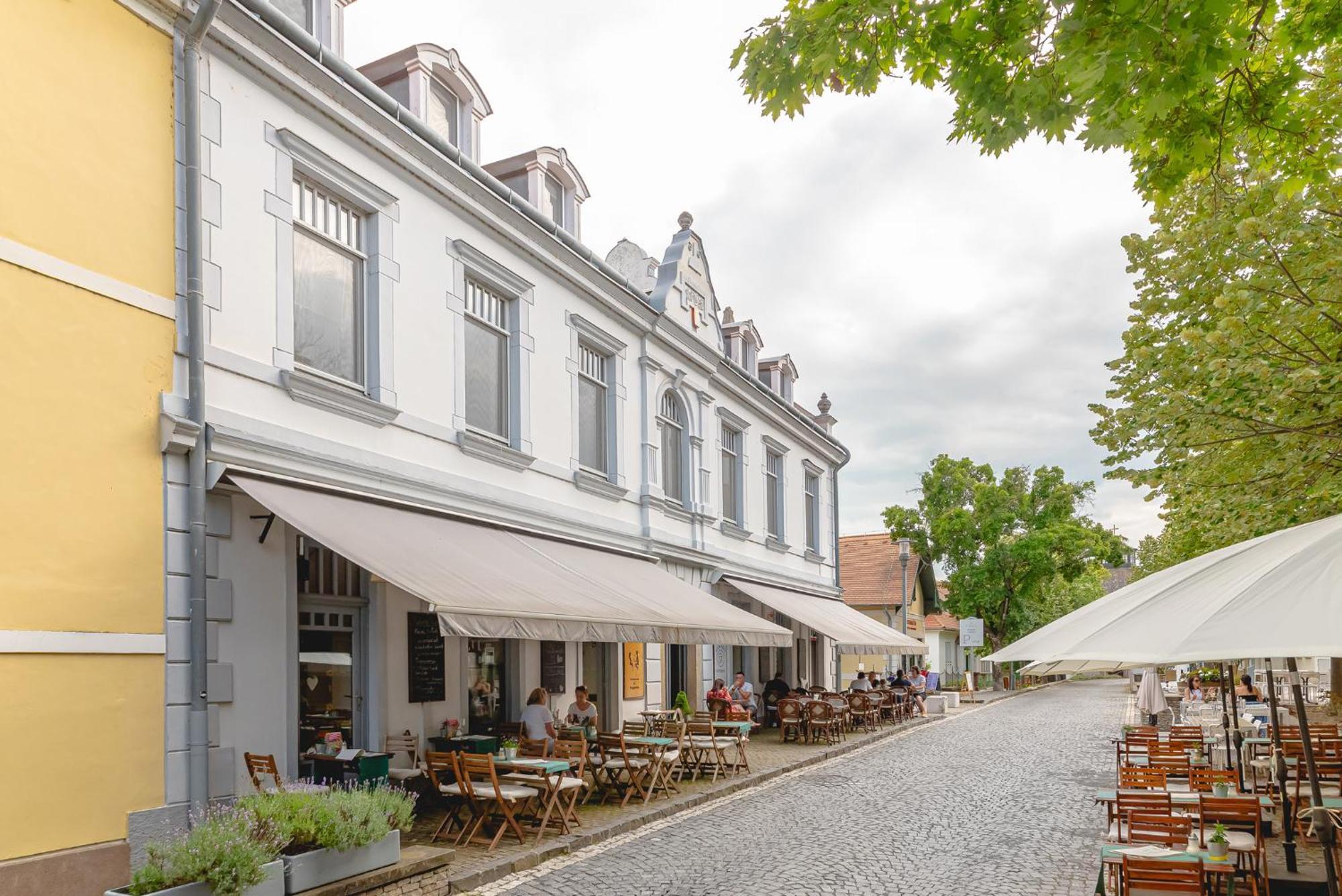 Kedves Vendeghaz Bed & Breakfast Balatonfured Exterior photo