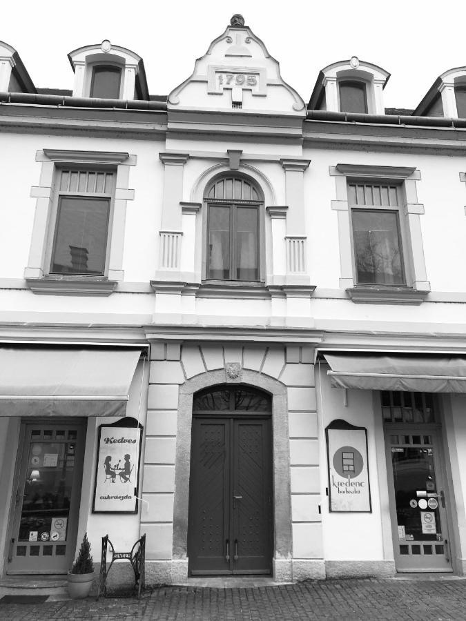 Kedves Vendeghaz Bed & Breakfast Balatonfured Exterior photo